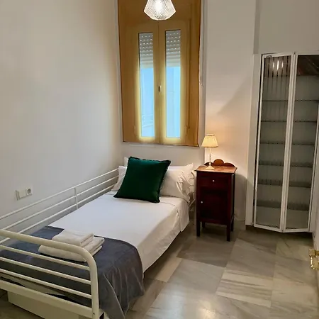 Apartment Rc Reyes Catolicos St Right Beside Trianas Bridge